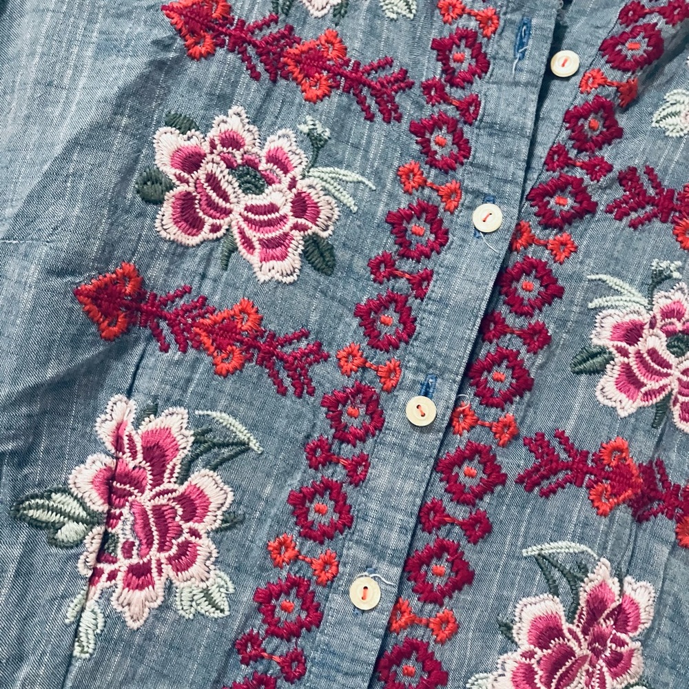 Johnny Was Cotton Chambray Button Down Embroidered Dress Size Small - Picture 4 of 9